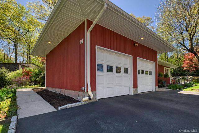 14 Sunderland Place, Suffern, NY 10901
