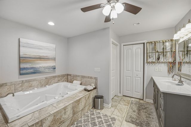 811 Hogans Branch Rd, Hendersonville, TN 37075