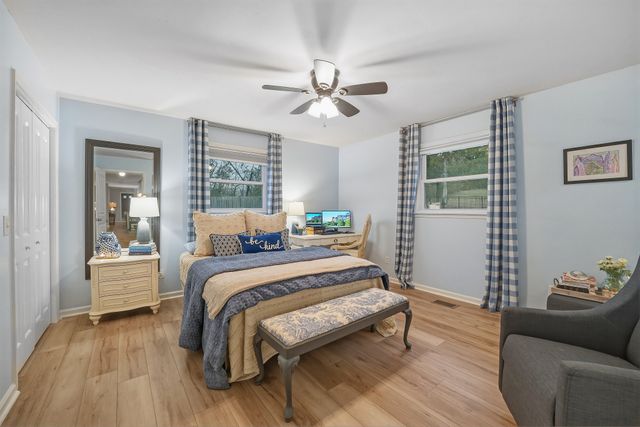 811 Hogans Branch Rd, Hendersonville, TN 37075