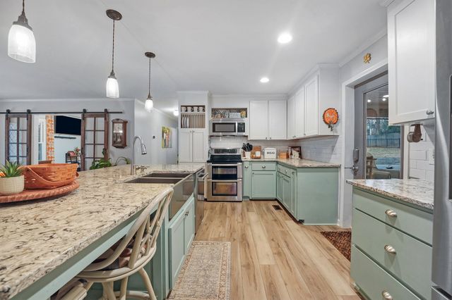 811 Hogans Branch Rd, Hendersonville, TN 37075