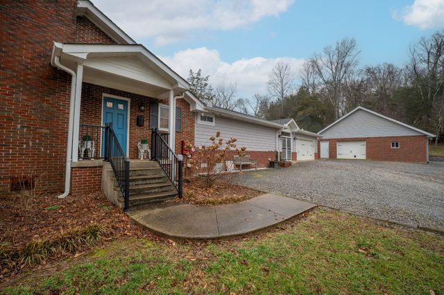 811 Hogans Branch Rd, Hendersonville, TN 37075