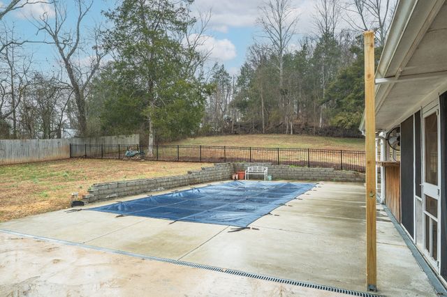 811 Hogans Branch Rd, Hendersonville, TN 37075