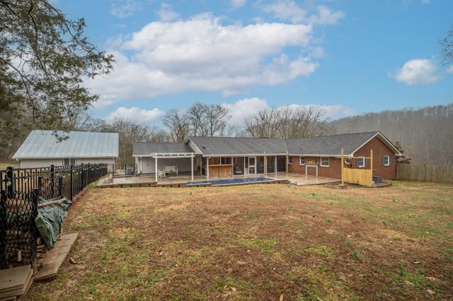 811 Hogans Branch Rd, Hendersonville, TN 37075