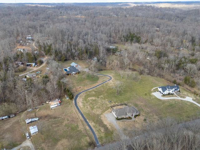 811 Hogans Branch Rd, Hendersonville, TN 37075