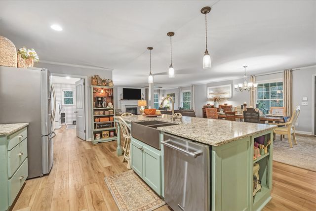 811 Hogans Branch Rd, Hendersonville, TN 37075