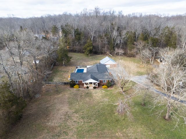 811 Hogans Branch Rd, Hendersonville, TN 37075