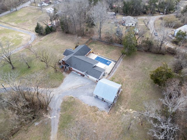 811 Hogans Branch Rd, Hendersonville, TN 37075