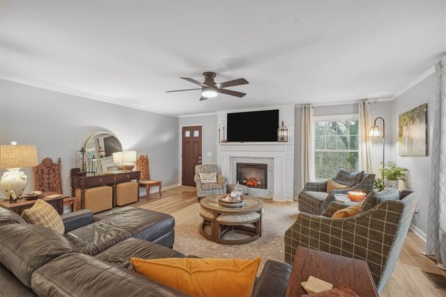 811 Hogans Branch Rd, Hendersonville, TN 37075