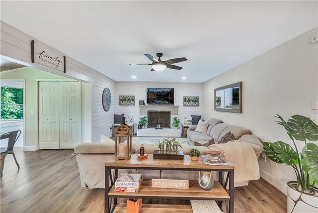 107 J Moore Avenue, Townville, SC 29689