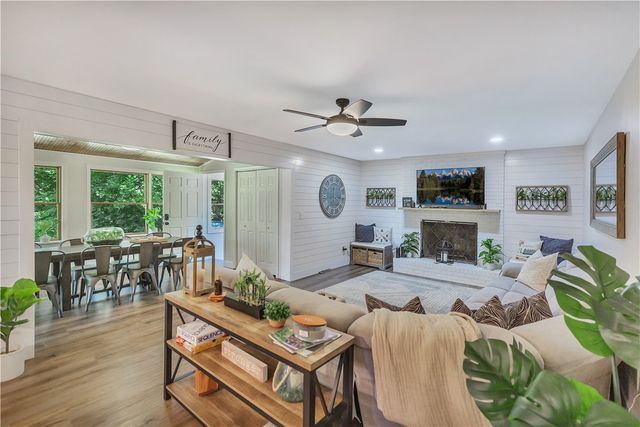 107 J Moore Avenue, Townville, SC 29689