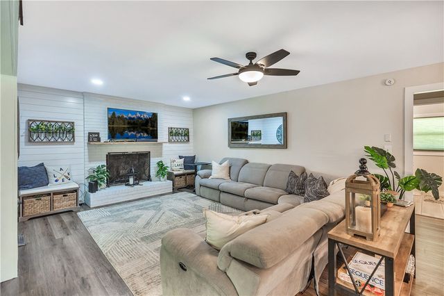 107 J Moore Avenue, Townville, SC 29689