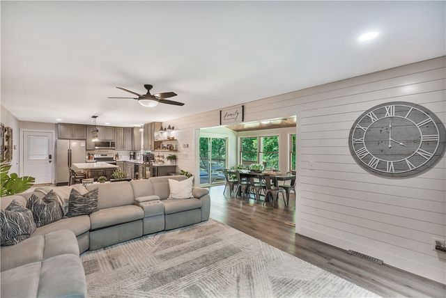 107 J Moore Avenue, Townville, SC 29689