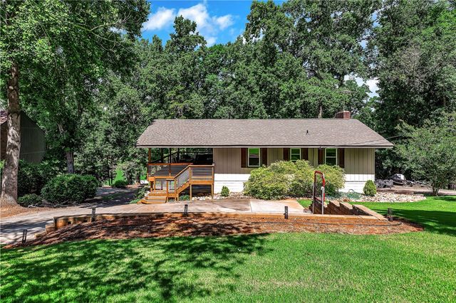 107 J Moore Avenue, Townville, SC 29689