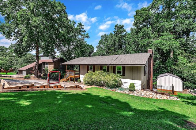 107 J Moore Avenue, Townville, SC 29689