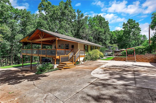 107 J Moore Avenue, Townville, SC 29689
