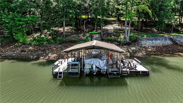 107 J Moore Avenue, Townville, SC 29689