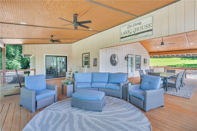 107 J Moore Avenue, Townville, SC 29689