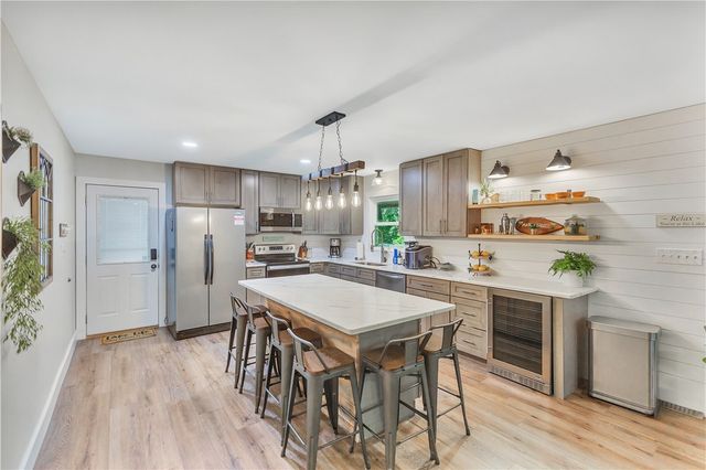 107 J Moore Avenue, Townville, SC 29689