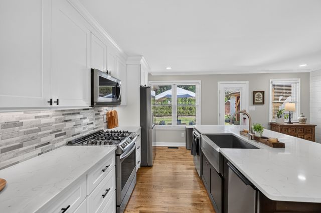 692 Northridge Dr, Gallatin, TN 37066
