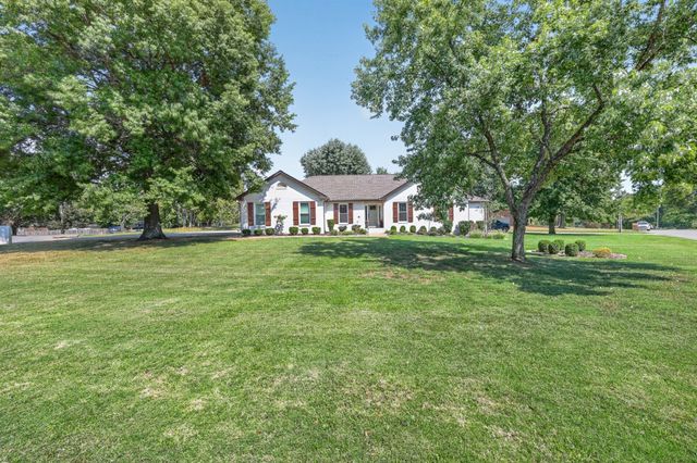 692 Northridge Dr, Gallatin, TN 37066