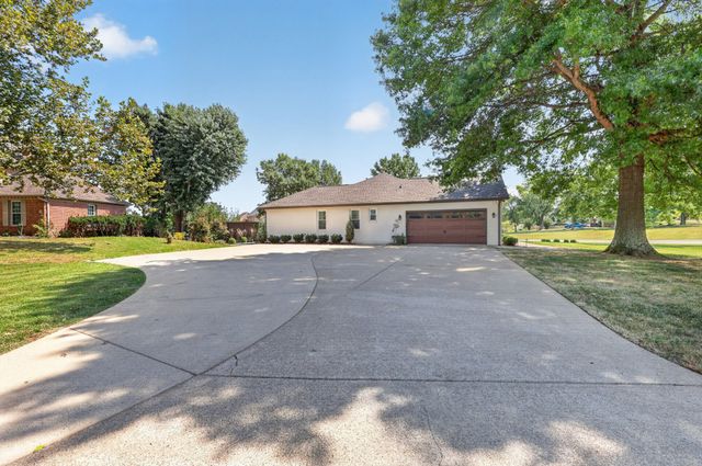692 Northridge Dr, Gallatin, TN 37066