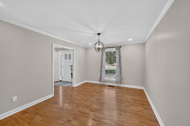 692 Northridge Dr, Gallatin, TN 37066