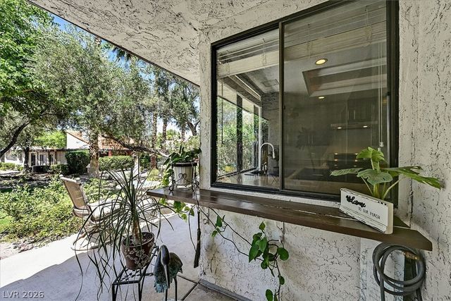 2450 El Paseo Circle, Las Vegas, NV 89121