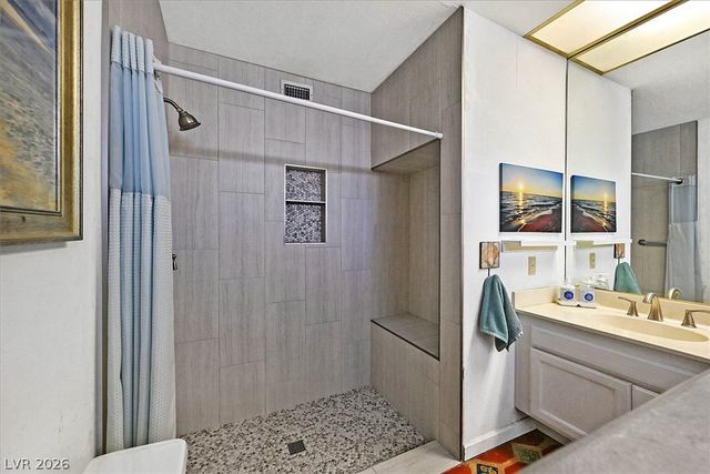 2450 El Paseo Circle, Las Vegas, NV 89121