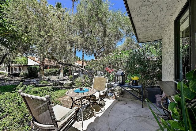 2450 El Paseo Circle, Las Vegas, NV 89121