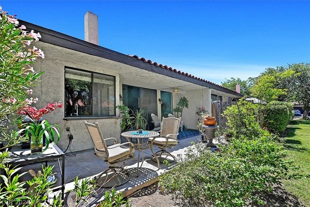 2450 El Paseo Circle, Las Vegas, NV 89121