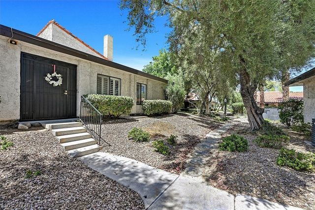 2450 El Paseo Circle, Las Vegas, NV 89121