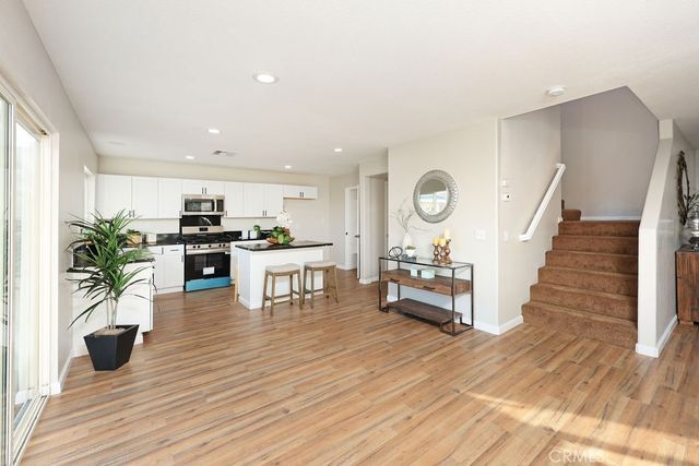 1832 E Ivesbrook, Lancaster, CA 93535