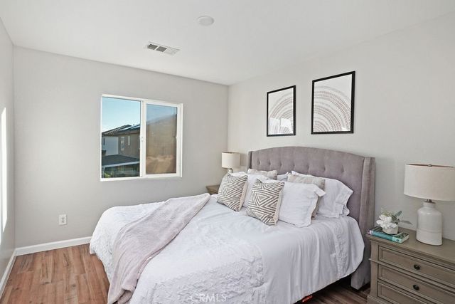 1832 E Ivesbrook, Lancaster, CA 93535