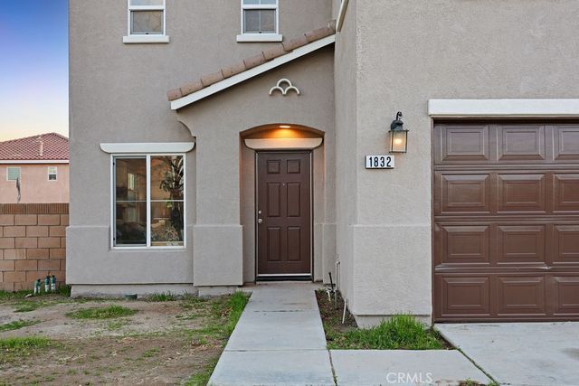 1832 E Ivesbrook, Lancaster, CA 93535