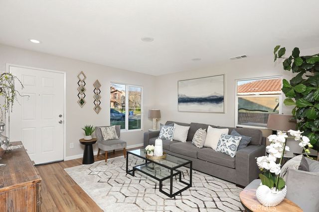 1832 E Ivesbrook, Lancaster, CA 93535