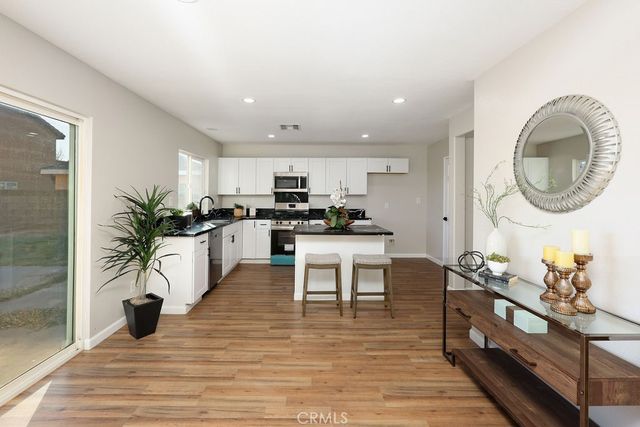 1832 E Ivesbrook, Lancaster, CA 93535