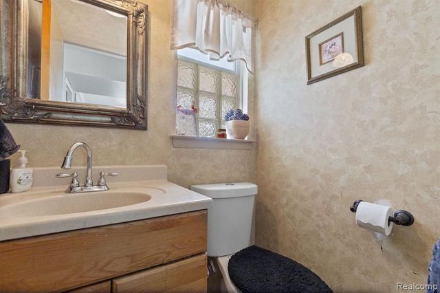 19800 Cherry Hill Street, Southfield, MI 48076