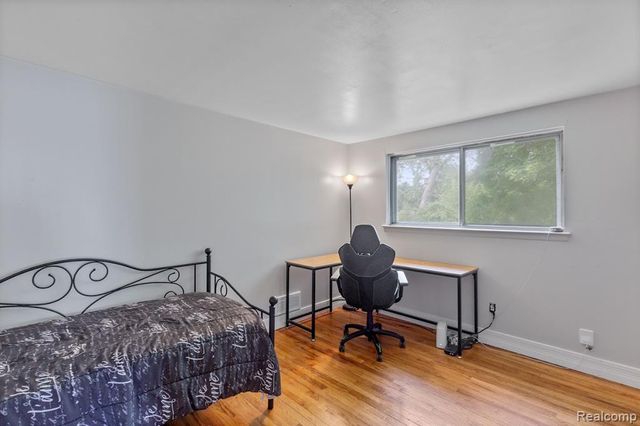 19800 Cherry Hill Street, Southfield, MI 48076