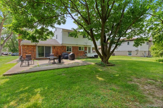 19800 Cherry Hill Street, Southfield, MI 48076
