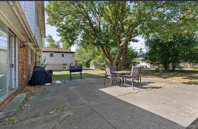 19800 Cherry Hill Street, Southfield, MI 48076