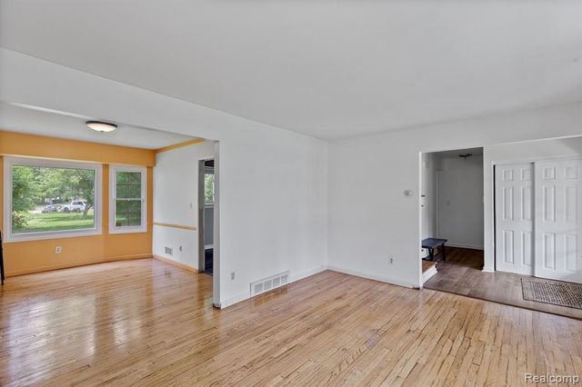 19800 Cherry Hill Street, Southfield, MI 48076
