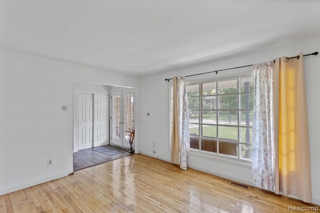 19800 Cherry Hill Street, Southfield, MI 48076
