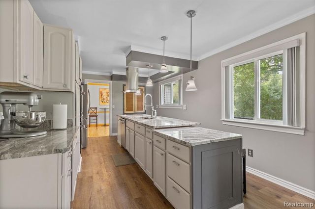 19800 Cherry Hill Street, Southfield, MI 48076