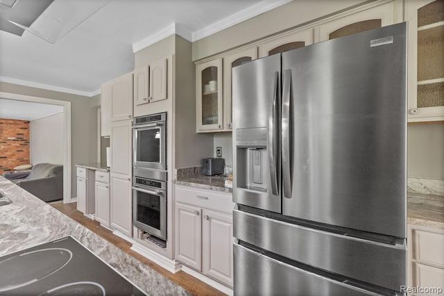 19800 Cherry Hill Street, Southfield, MI 48076