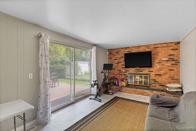 19800 Cherry Hill Street, Southfield, MI 48076