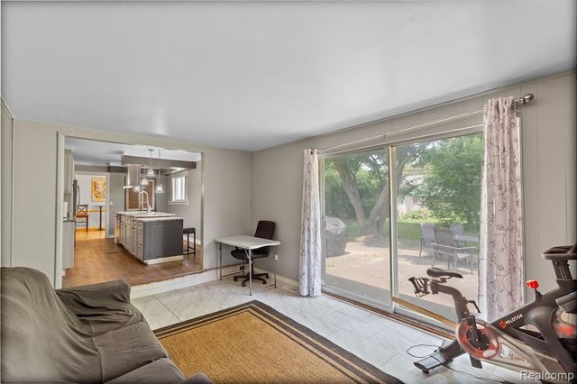 19800 Cherry Hill Street, Southfield, MI 48076