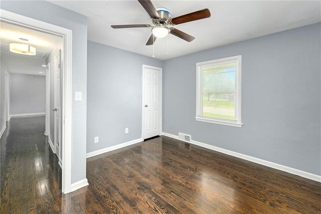 9805 E Gregory Street, Raytown, MO 64138