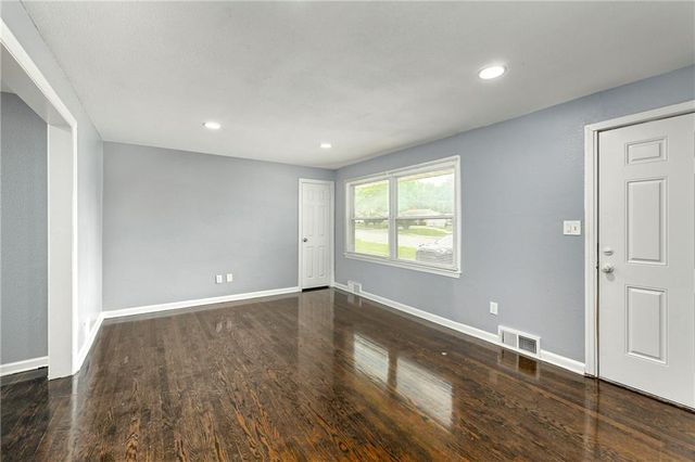 9805 E Gregory Street, Raytown, MO 64138