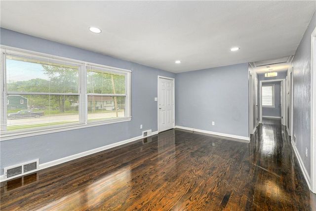 9805 E Gregory Street, Raytown, MO 64138