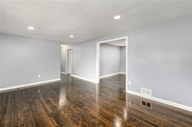 9805 E Gregory Street, Raytown, MO 64138